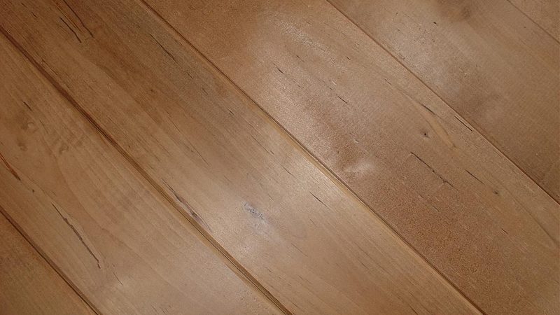 软木地板与实木地板：安装差异大揭秘