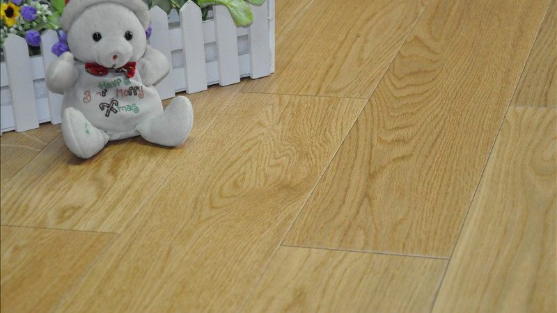 小标题：实木地板安装，常见问题及解决方法